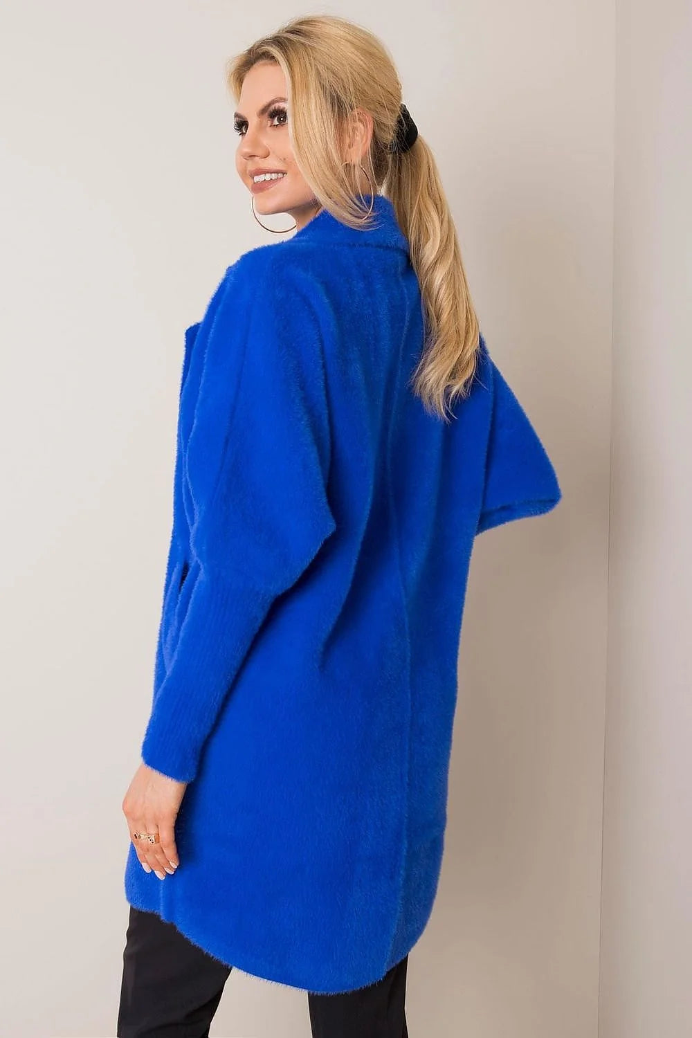 Manteau pour femme couleur bleu électrique moderne sophistiqué col à revers mélange angora polyester viscose laine automne hiver longueur mi-cuisse poches frontales