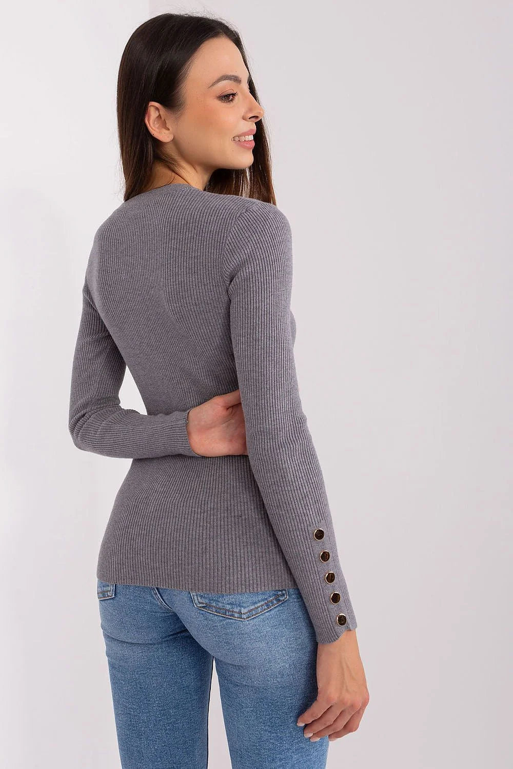 Pull féminin tricot côtelé gris sobre manches longues détails métalliques ajusté épuré mode automne/hiver