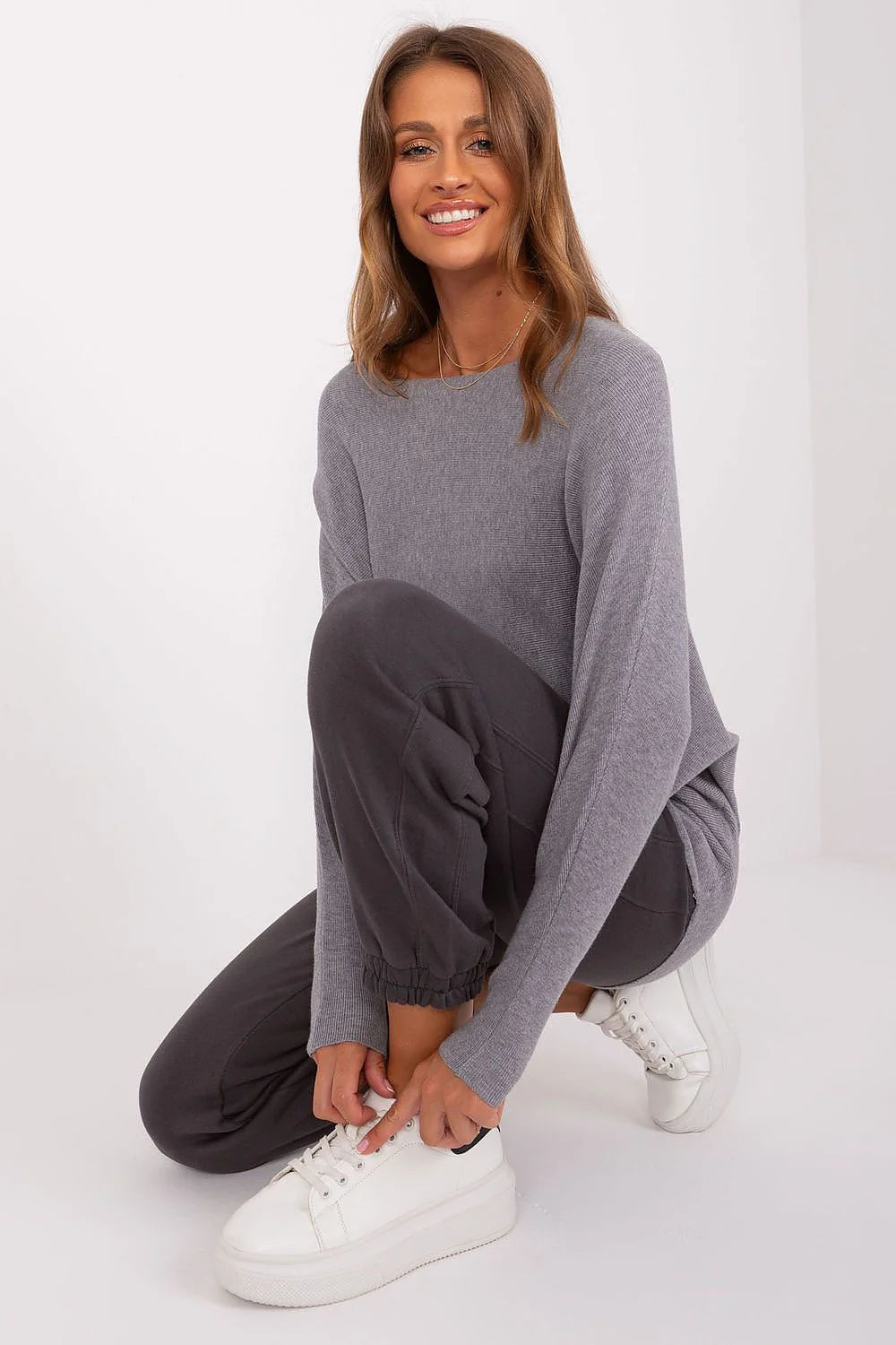 pull oversize tunique maille côtelée gris chiné manches longues amples poignets ajustés encolure ronde coupe arrondie