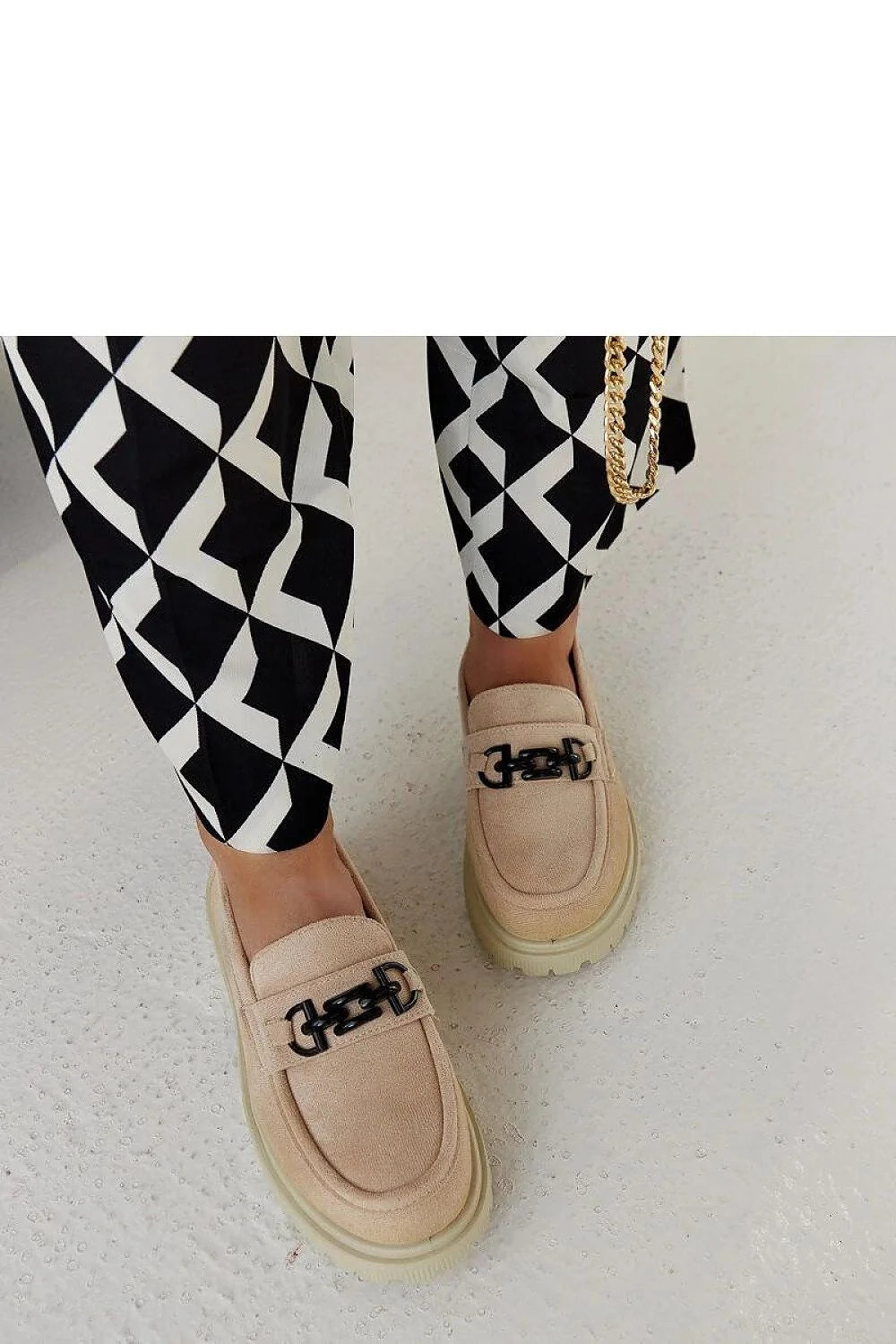 mocassins femmes daim beige suédine bout rond slipon casualchic semelle plateforme crantée crampons ivoire adhérence coupe basse chainette dorée