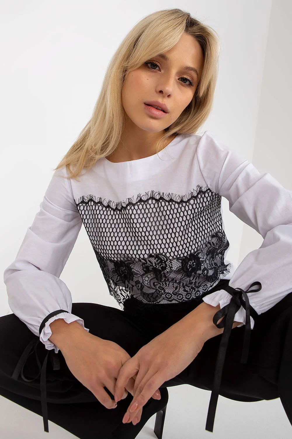 Chemisier Lakerta élégant pour femme manches longues dentelle noire rubans poignets tissu coton 100 % ajusté silhouette
