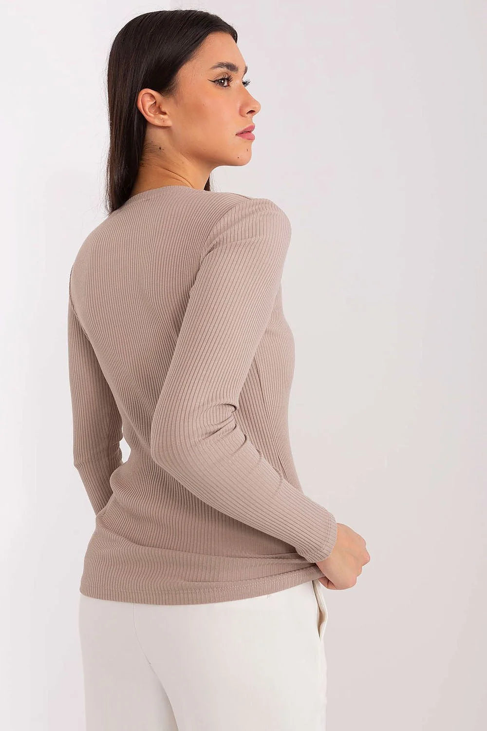 chemisier femme manches longues coupe ajustée minimaliste coton maille côtelée extensible col rond patte boutonnage boutons apparents taupe beige élégante