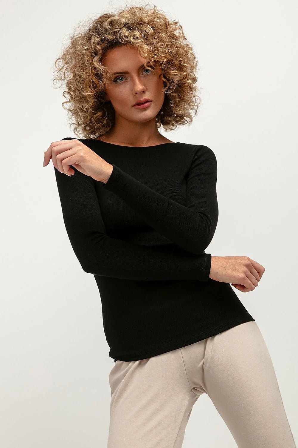 Tessita chemisier ajusté manches longues coton élasthanne côtelé noir col bateau maille fine extensible confortable basique polyvalent élégant minimaliste silhouette