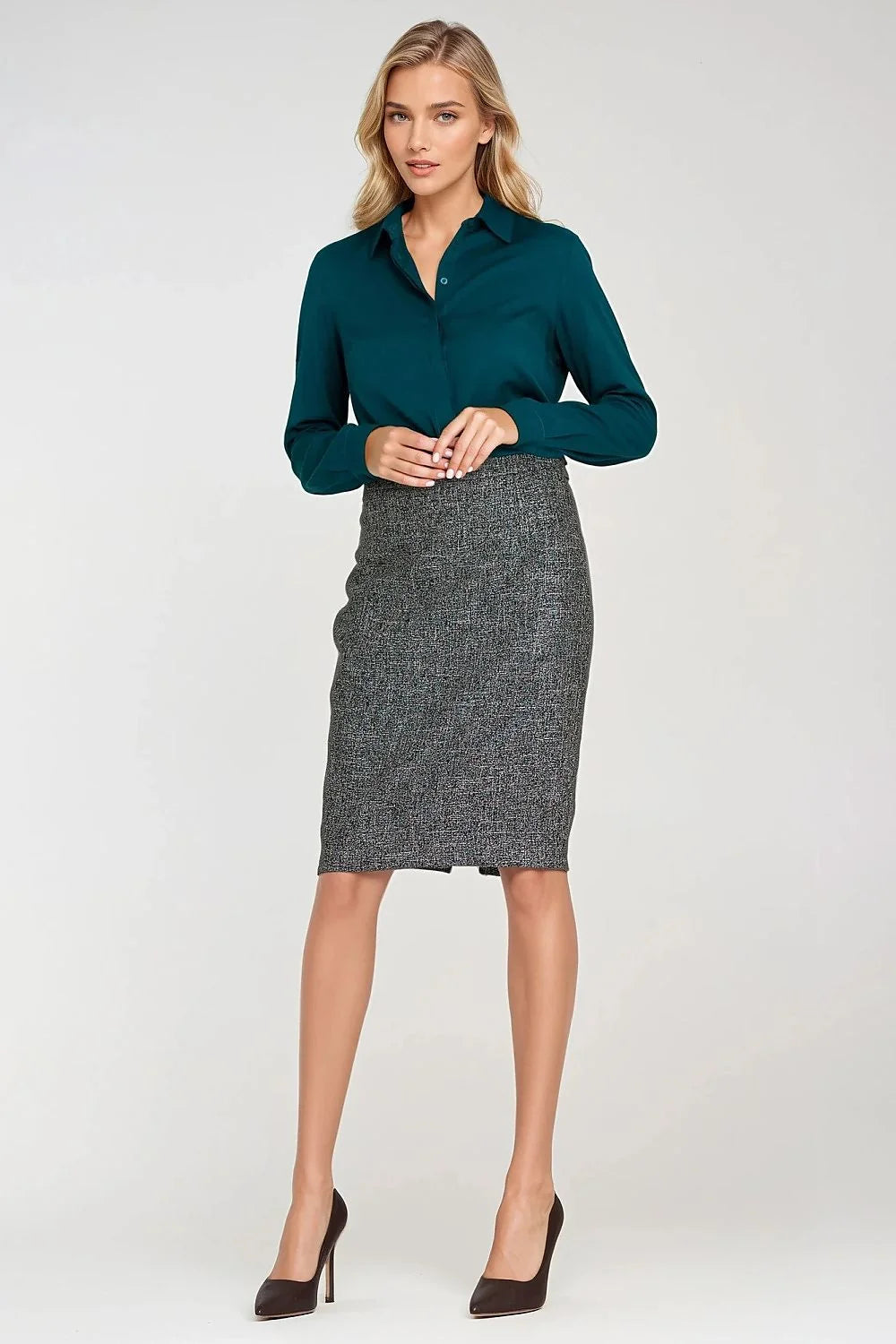 chemise manches longues viscose soyeuse vert émeraude col classique patte boutonnage dissimulée poignets boutonnés coupe régulière tombé fluide élégante minimaliste