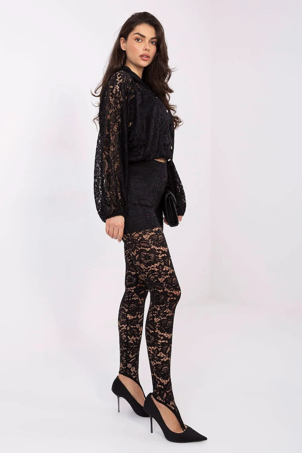 chemise dentelle noire élégante femme manches longues bouffantes col satin boutons bijoux doublure avant ajustée taille courte moderne