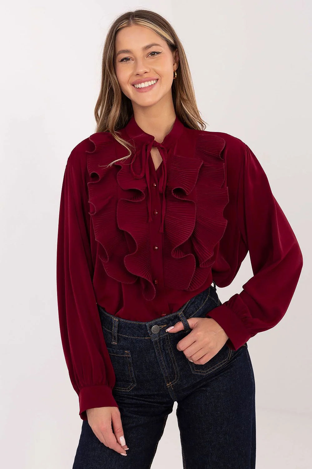 chemise femme manches longues bordeaux plastron volants plissés jabot col montant lien noué boutons poignets froncés coupe ample élégante sophistiquée
