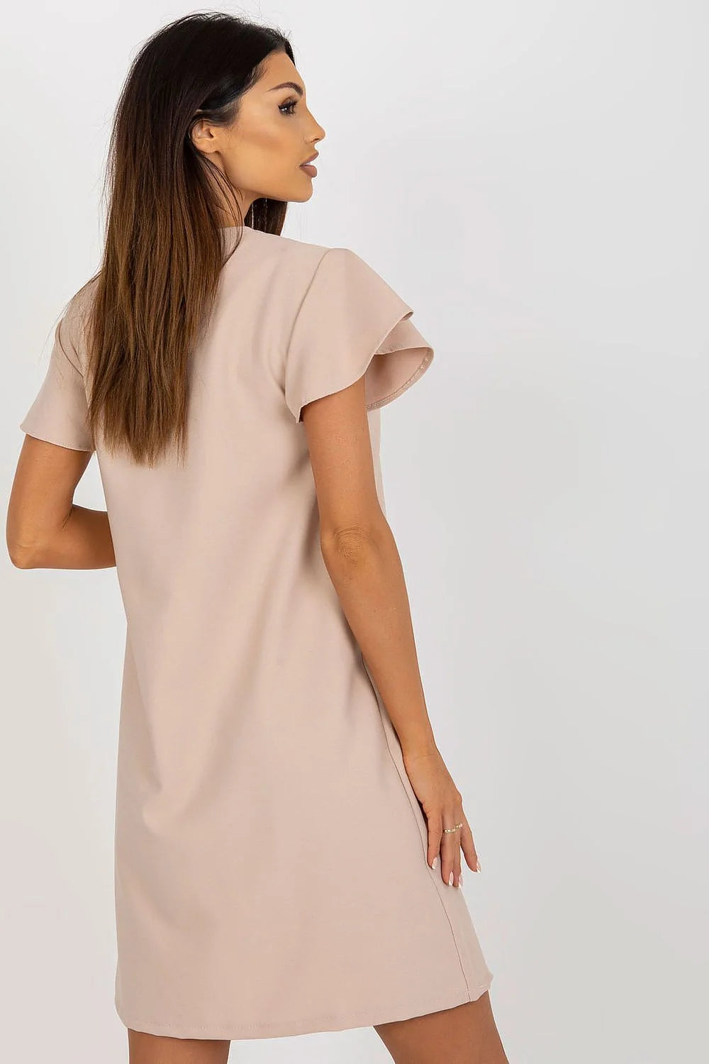 robe courte trapèze beige poudré nude droite fluide encolure V dentelle délicate manches évasées courtes polyester léger structuré confortable
