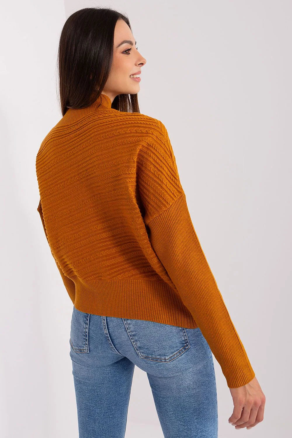 Pull-over femme style décontracté coupe ample col montant côtelé manches longues teinte ocre automne-hiver
