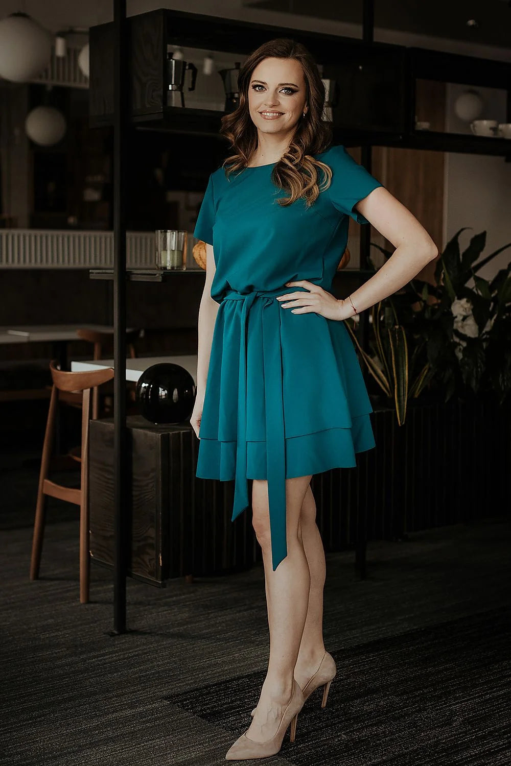 Robe de jour élégante moderne couleur bleu sarcelle manches courtes ceinture incluse taille élastique femme
