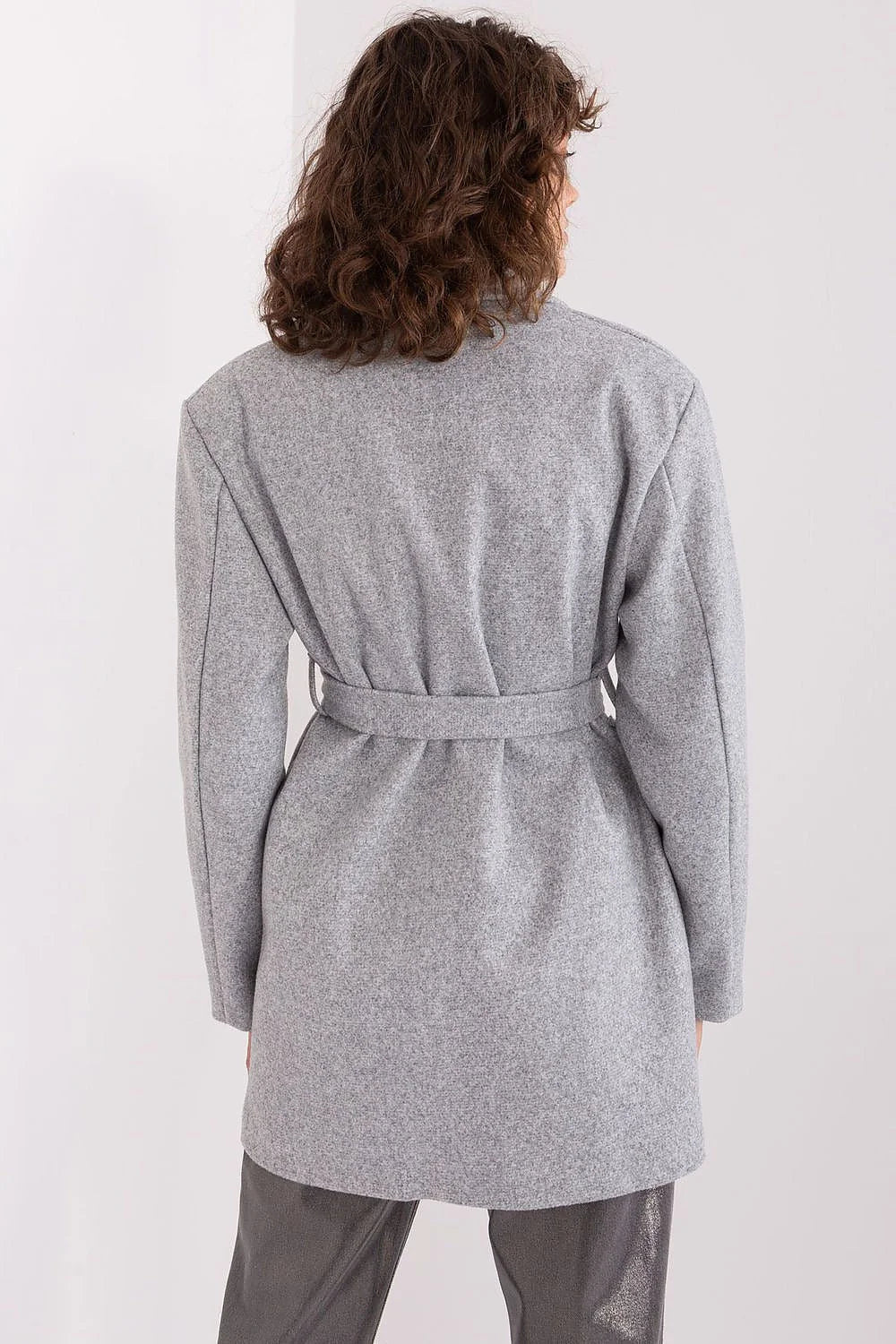 Manteau classique pour femme en laine gris clair coupe droite col à revers large double boutonnage manchettes larges ceinture ajustable