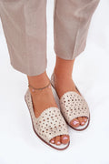 Sandales femmes design estival beige clair motifs géométriques perforations semelle caoutchouc confort été style décontracté occasions élégantes