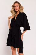 robe courte noire crêpe fluide manches kimono larges décolleté plongeant jupe asymétrique ceinture nouée taille ajustée soirée cocktail