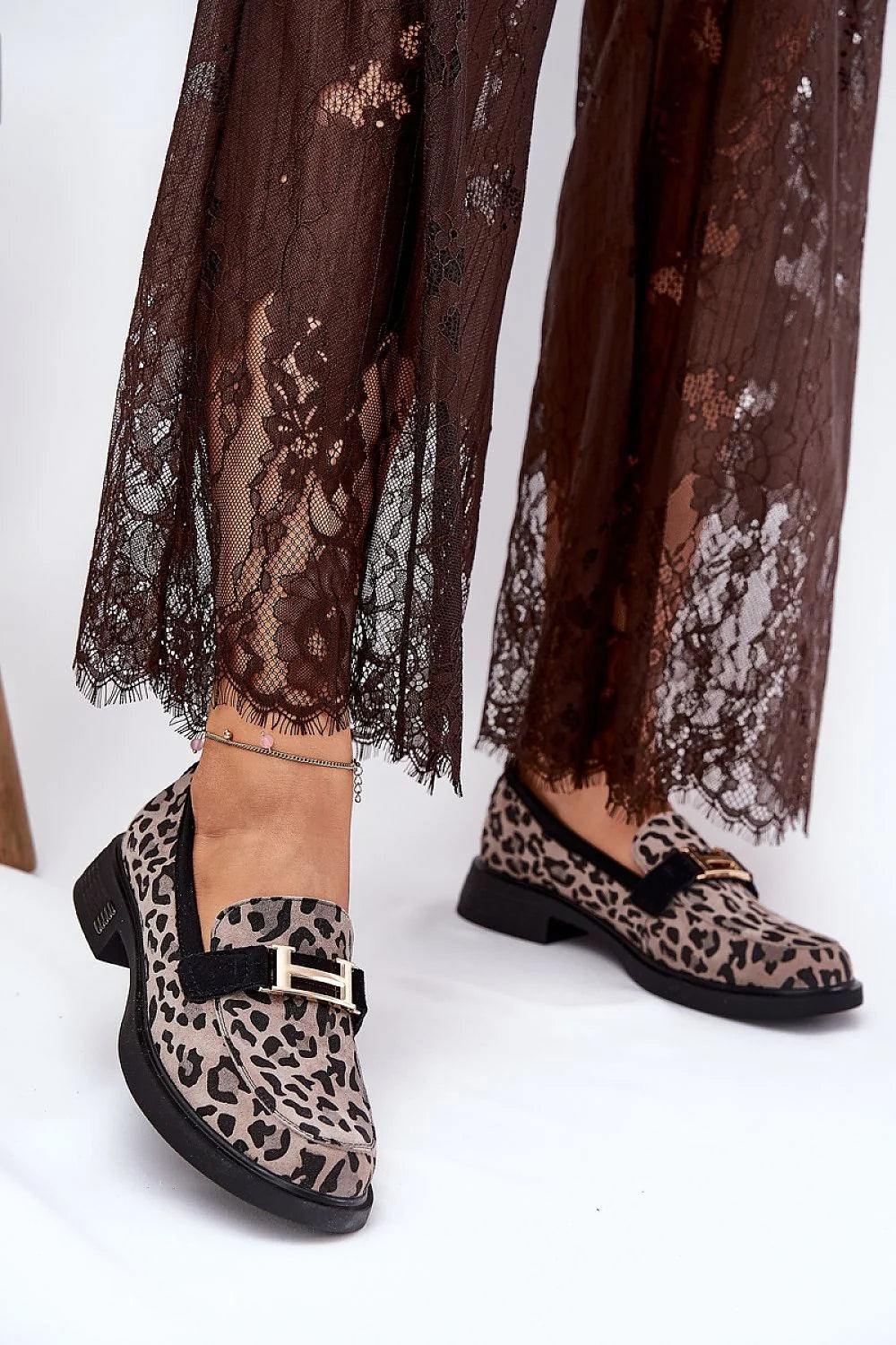 Mocassins pour femme Vinceza en faux daim motif léopard talon plat embout arrondi style audacieux