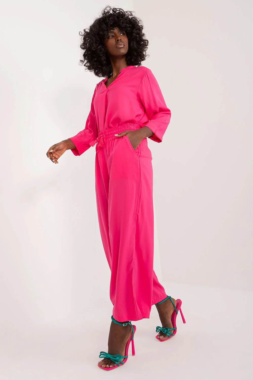 Combinaison femme rose vif moderne chic col V manches 3/4 taille élastique jambes larges polyester高品質 occasions ville soirée