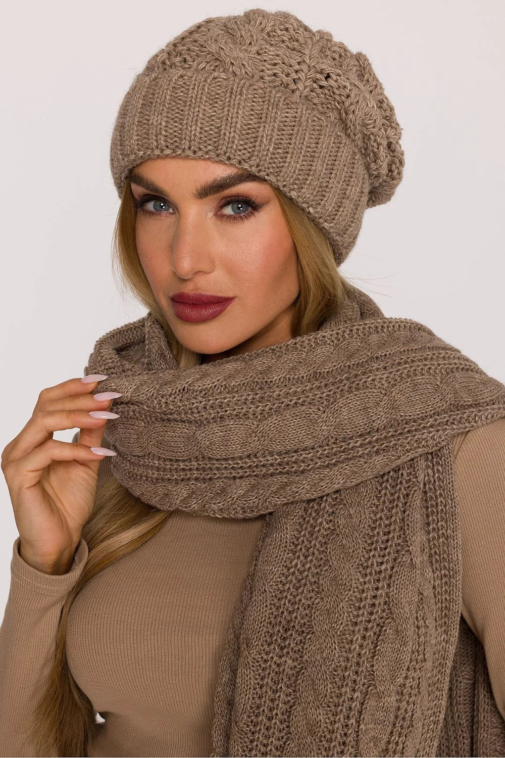 bonnet chaud femme fil doux grosse tresse coupe simple relâchement bord roulé confort ajustement maille épaisse taupe côtelé