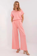 Ensemble deux pièces survêtement Relevance, haut manches courtes, pantalon palazzo, rose pastel, matière douce, stretch, occasion estivale