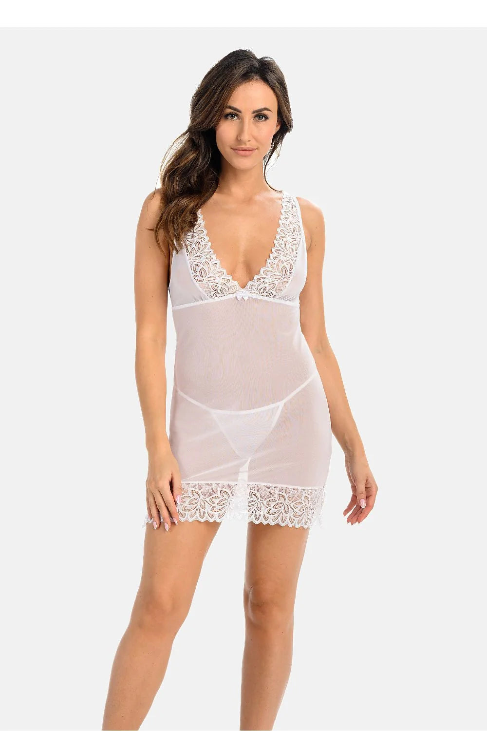 nuisette courte tulle translucide dentelle florale décolleté plongeant bretelles réglables satin noeud empire fente latérale string échancré délicate