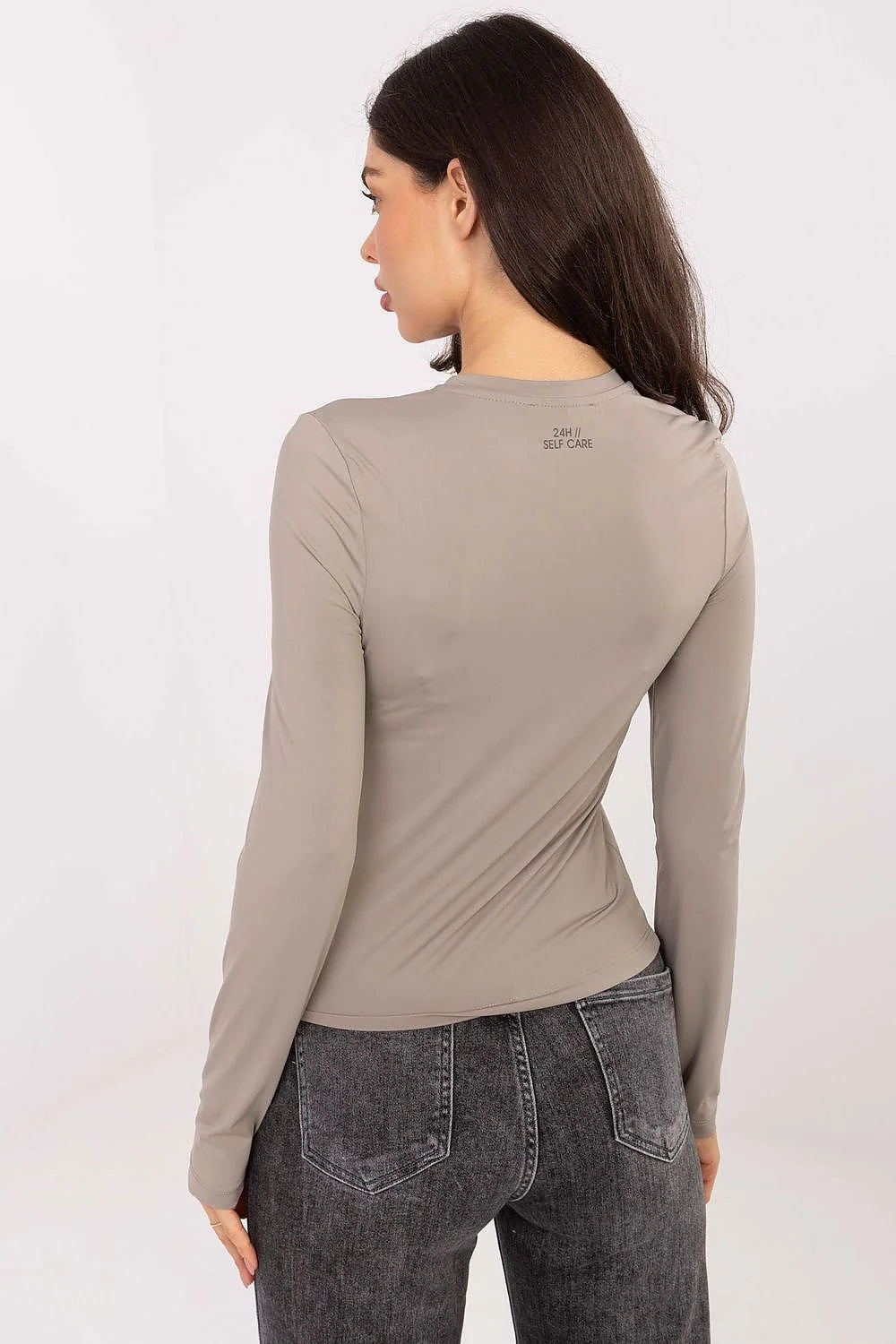 longsleeve femme manches longues col rond taupe grège coupe ajustée jersey extensible finition lisse minimaliste intemporel confortable respirant polyvalent layering