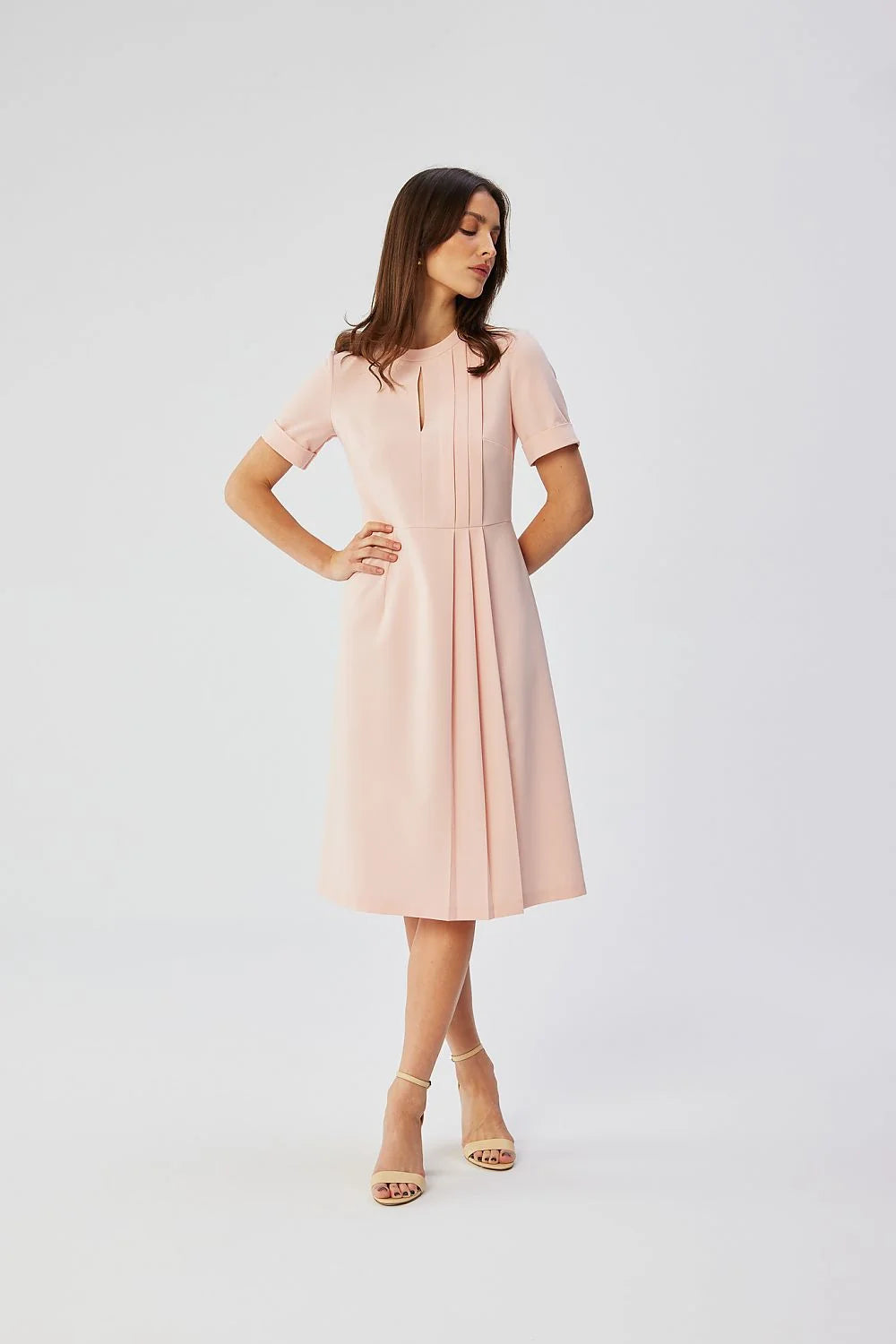 Robe cocktail élégante style classique couleur rose pastel manches courtes col rond fente taille ajustable femme