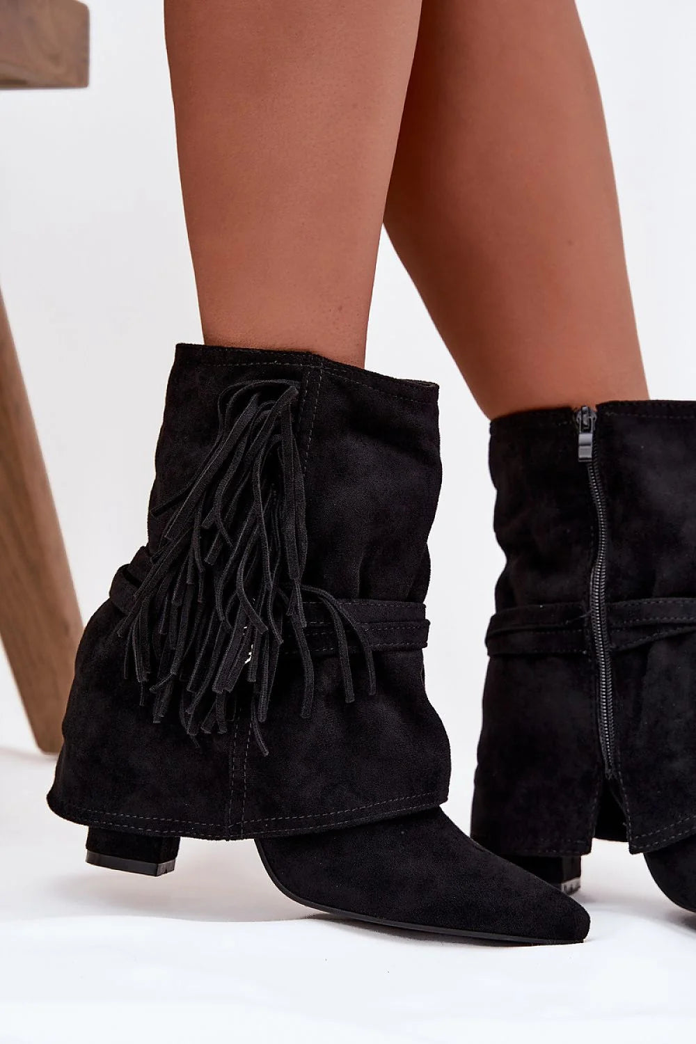 bottines femme cheville suédé écologique noir bout pointu talon bloc 10cm fermeture zippée latérale western bohème franges sangle croisée semelle