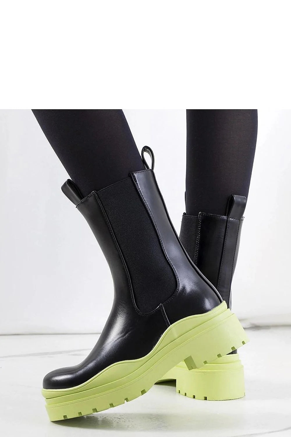 bottes Solea Chelsea femme cuir lisse empiècements elastiques mihautes semelle plateforme crantée talon épais noir vert néon audacieuses élégantes confortables