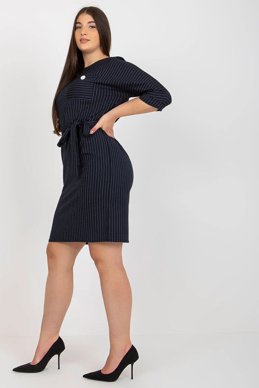 Robe taille plus rayures blanches sur fond noir coupe crayon manches 3/4 encolure bateau ceinture amovible