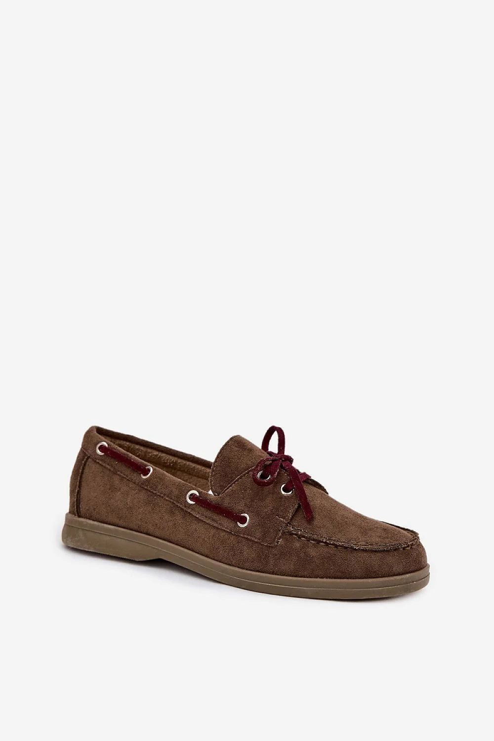 mocassins femme suédine écologique marron foncé coutures moctoe lacets bordeaux oeillets métalliques semelle caoutchouc légère bout arrondi slipon