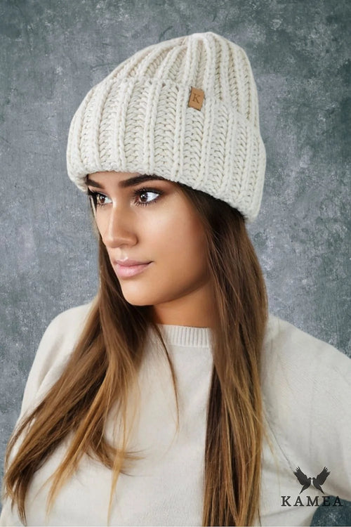 bonnet femme hiver chaud réversible laine acrylique maille côtelée polaire doublure slouchy oversize revers large écru crème étiquette cuir logo