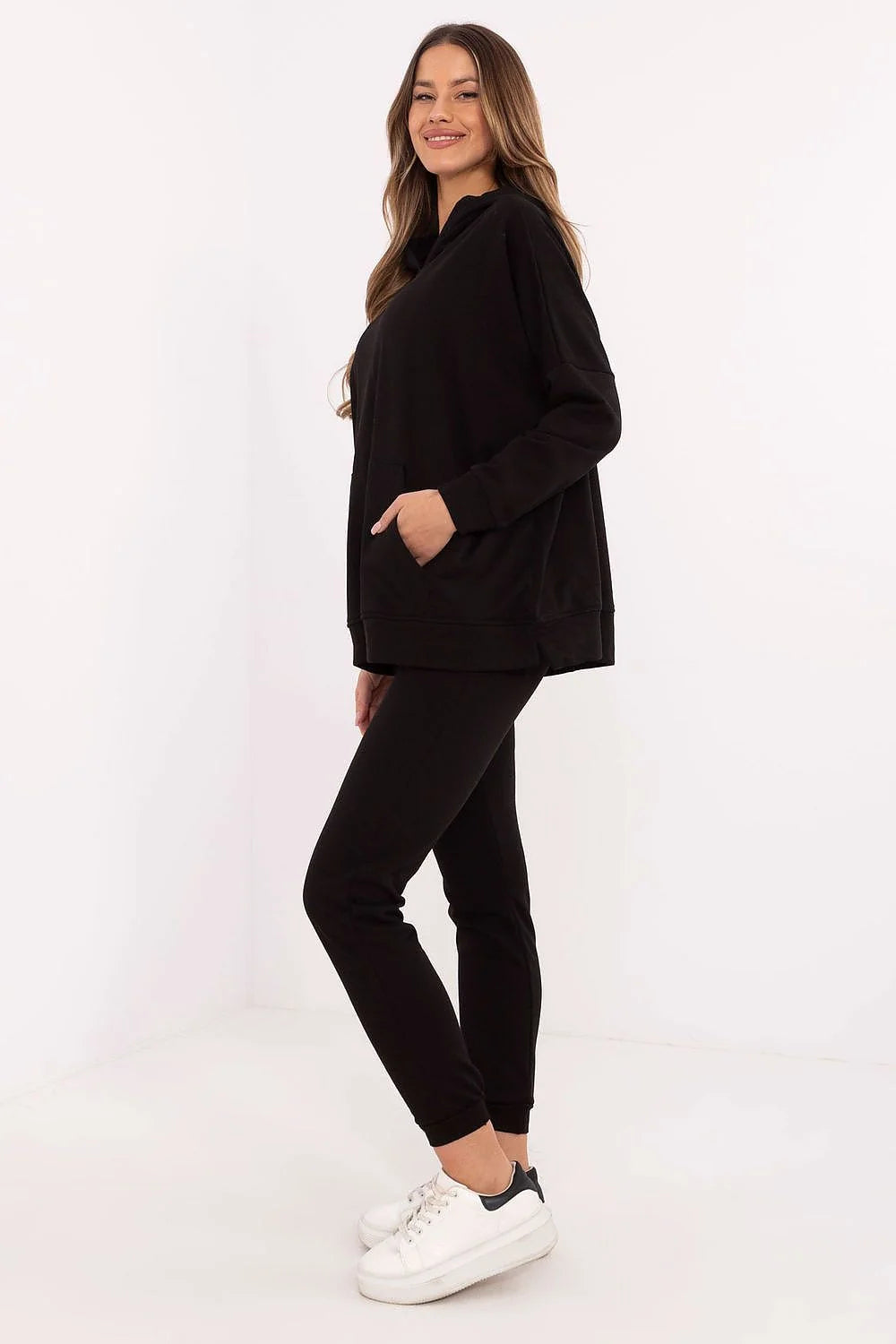 ensemble sweat capuche pantalon jogger noir femme confortable décontracté élégant molleton doux coton polyester oversize poches kangourou poignets côtelés