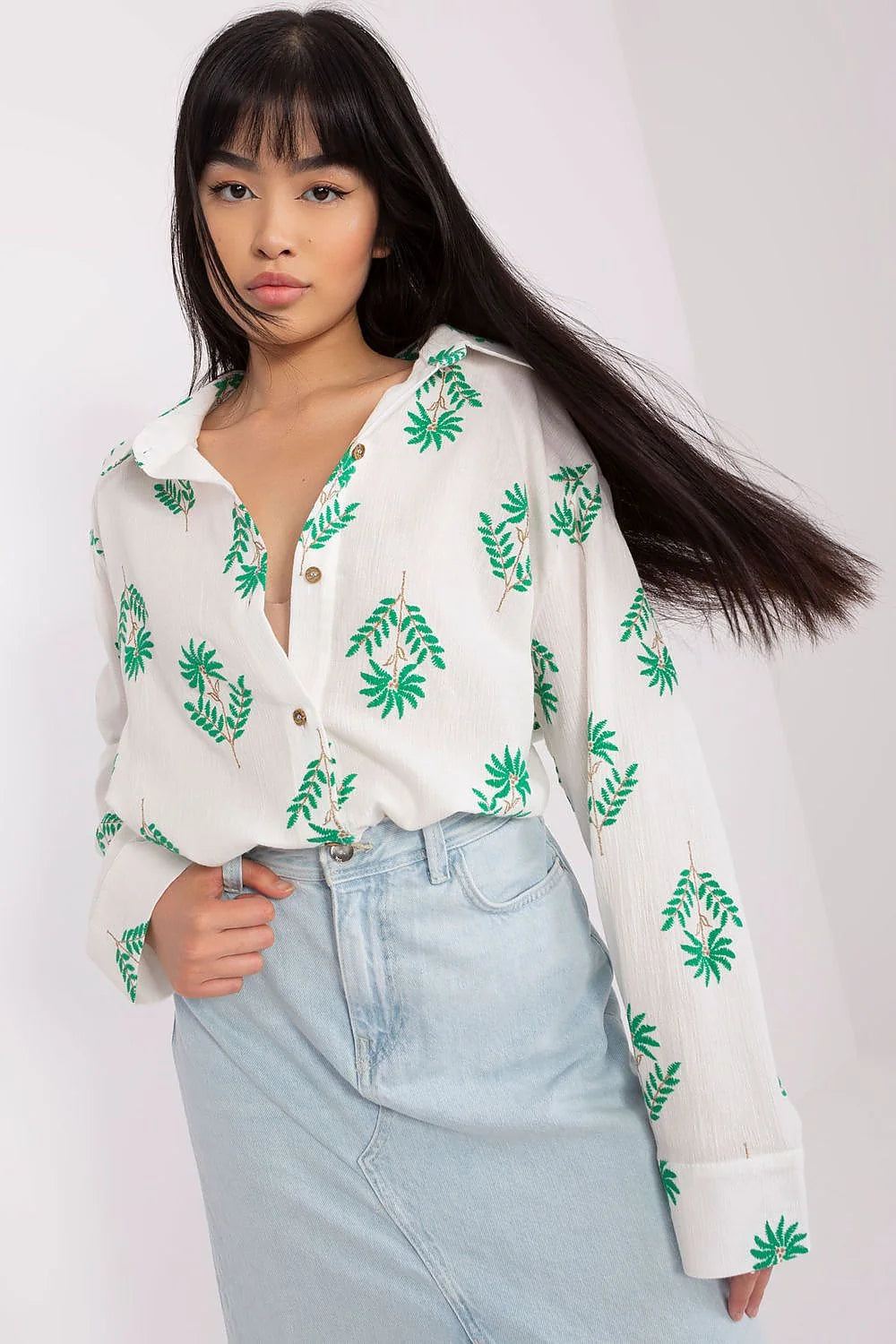 Chemise femme manches longues design élégant motif floral vert coton blanc cassé coupe ample style décontracté