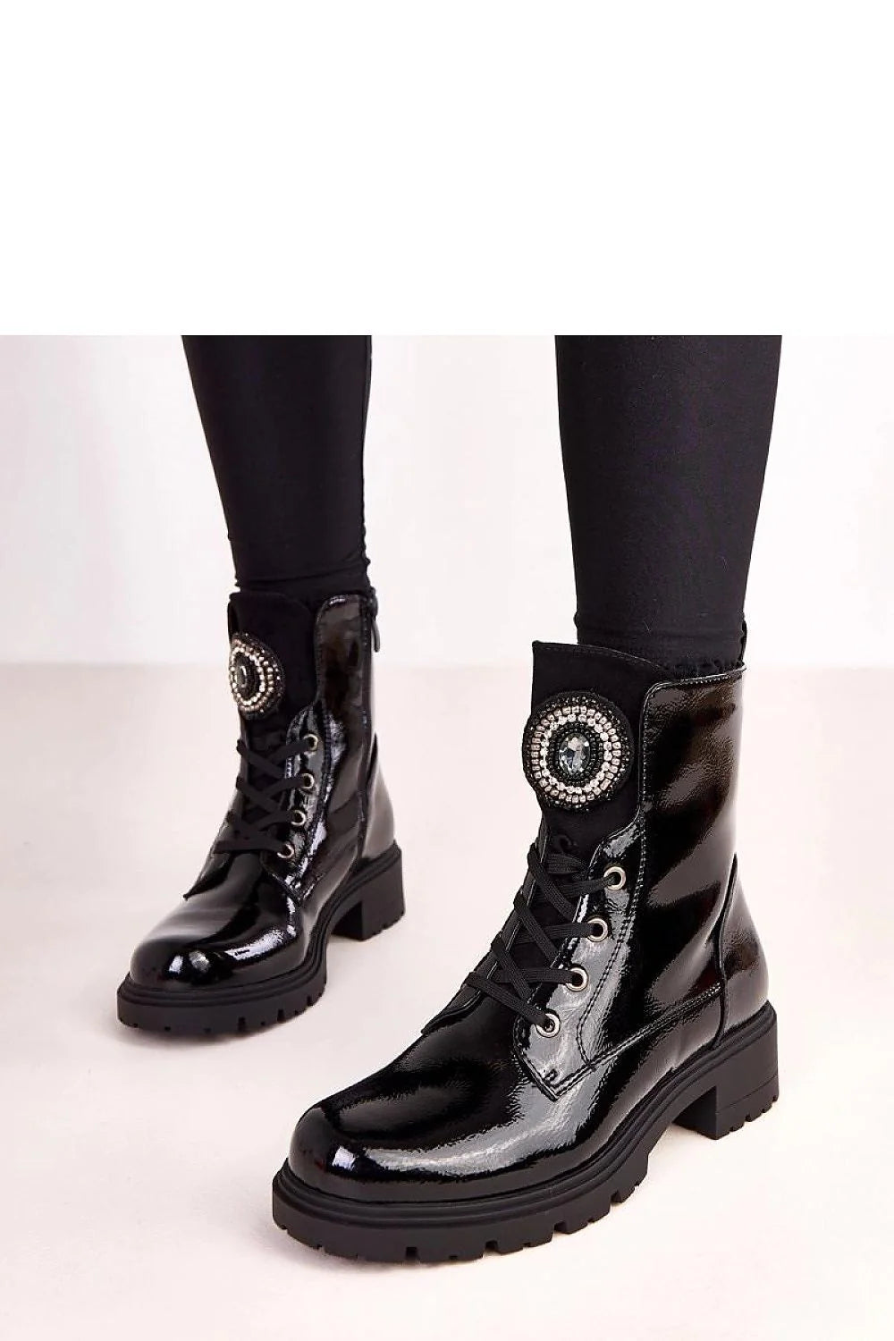 bottines montantes lacets fermeture éclair cuir écologique verni noir semelle crantée épaisse talon bloc bas bout rond doublées chaudes confortables