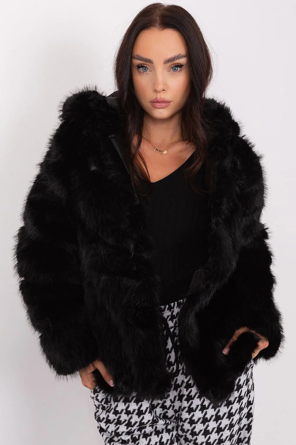 Veste en fourrure synthétique pour femme, ample, courte, capuche, poches latérales, noir, occasionnels et spéciaux, doublée, matelassée, luxueuse, chic, hiver