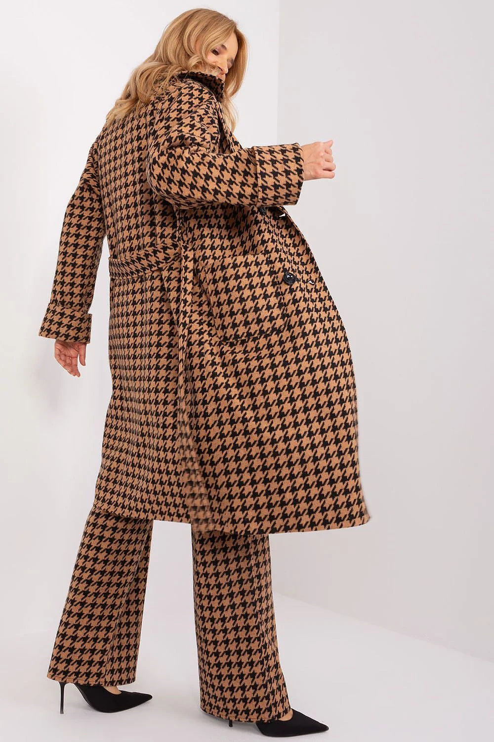 Manteau et pantalon assortis houndstooth automne hiver femme élégance intemporelle coupe droite ample matériau doux confort