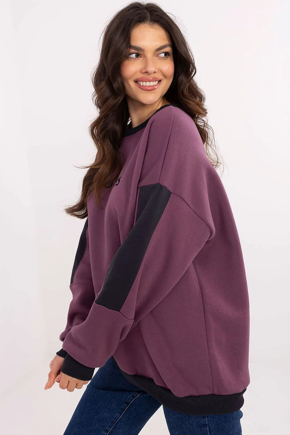Sweatshirt féminin moderne décontracté couleur prune contrastes manches longues col rond doublure coton polyester