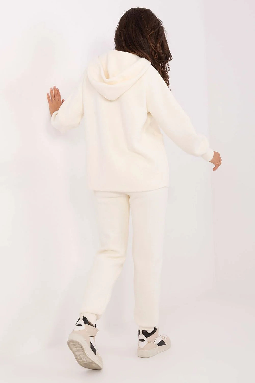 ensemble loungewear femme maille teddy pelucheuse ecrue relaxed pantalon sweat capuche fermeture eclair poches plaquees chevilles resserrees