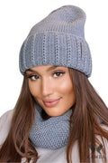 Ensemble hiver féminin Kamea bonnet écharpe tricotée maille côtelée texture grise douce chaleur comfort