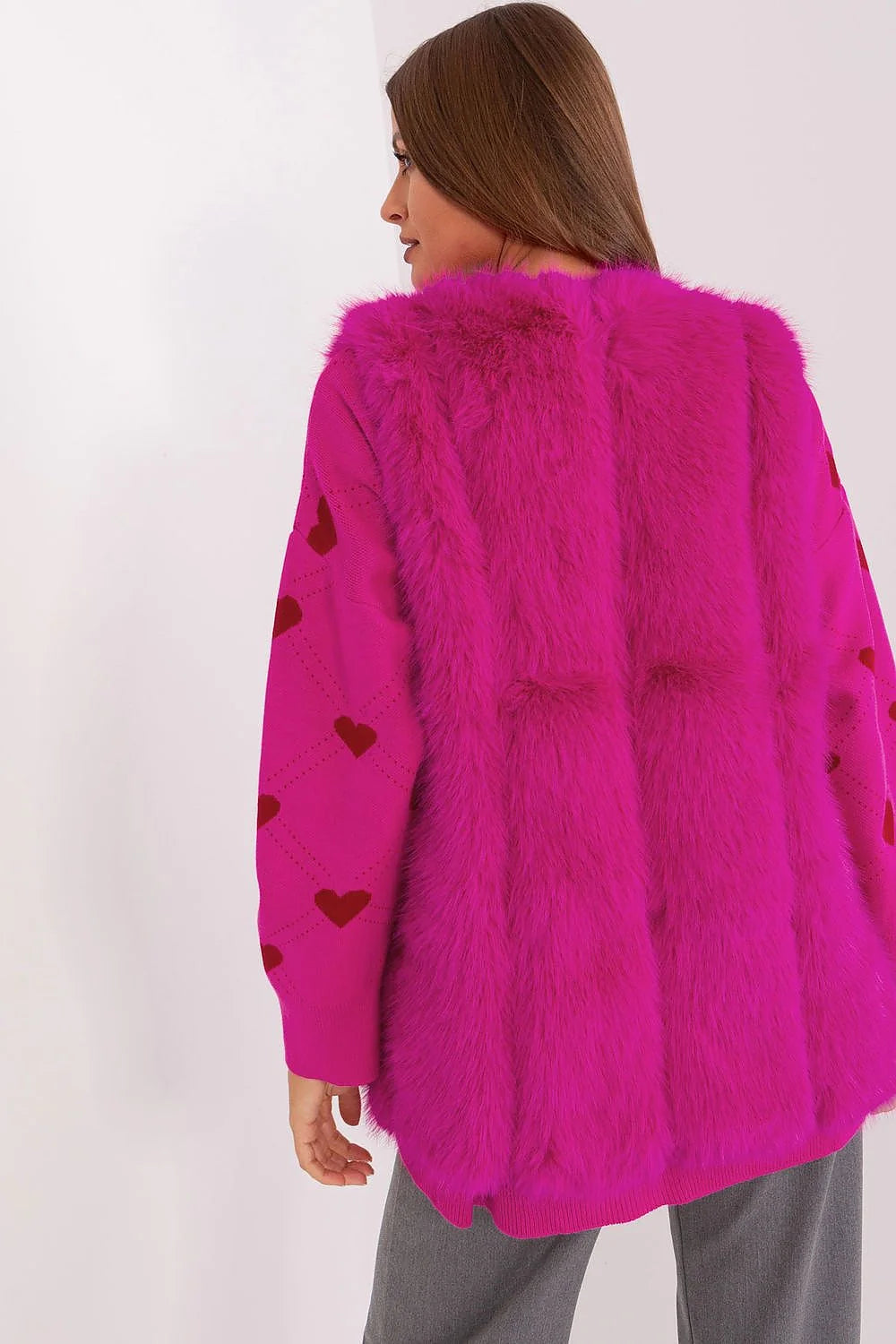 Gilet sans manches fausse fourrure fuchsia cardigan maille jacquard cœur femme mode tendance hiver 2023