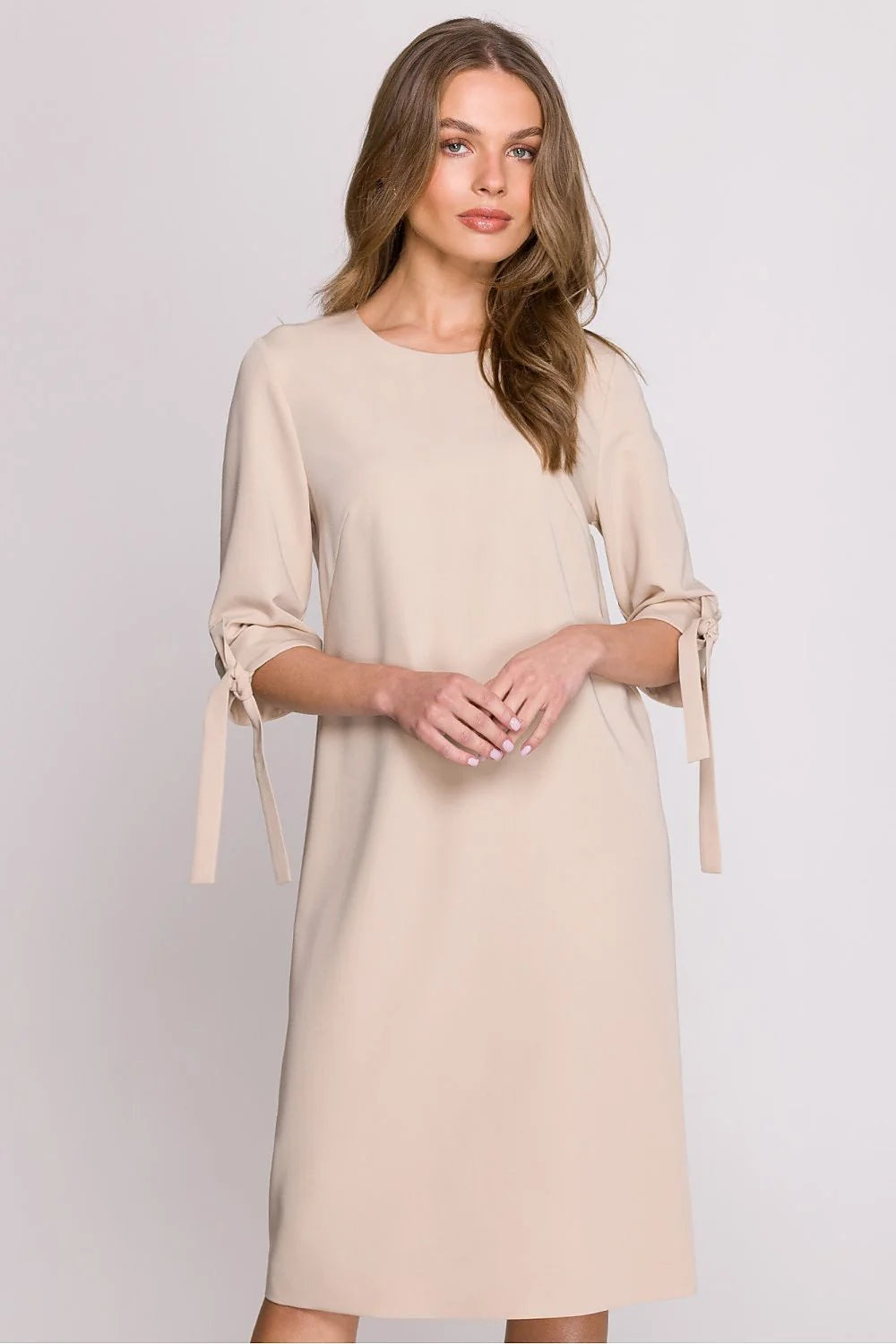 Robe de jour élégante manches 3/4 nœud beige clair femmes coupe droite longueur genoux ajustée