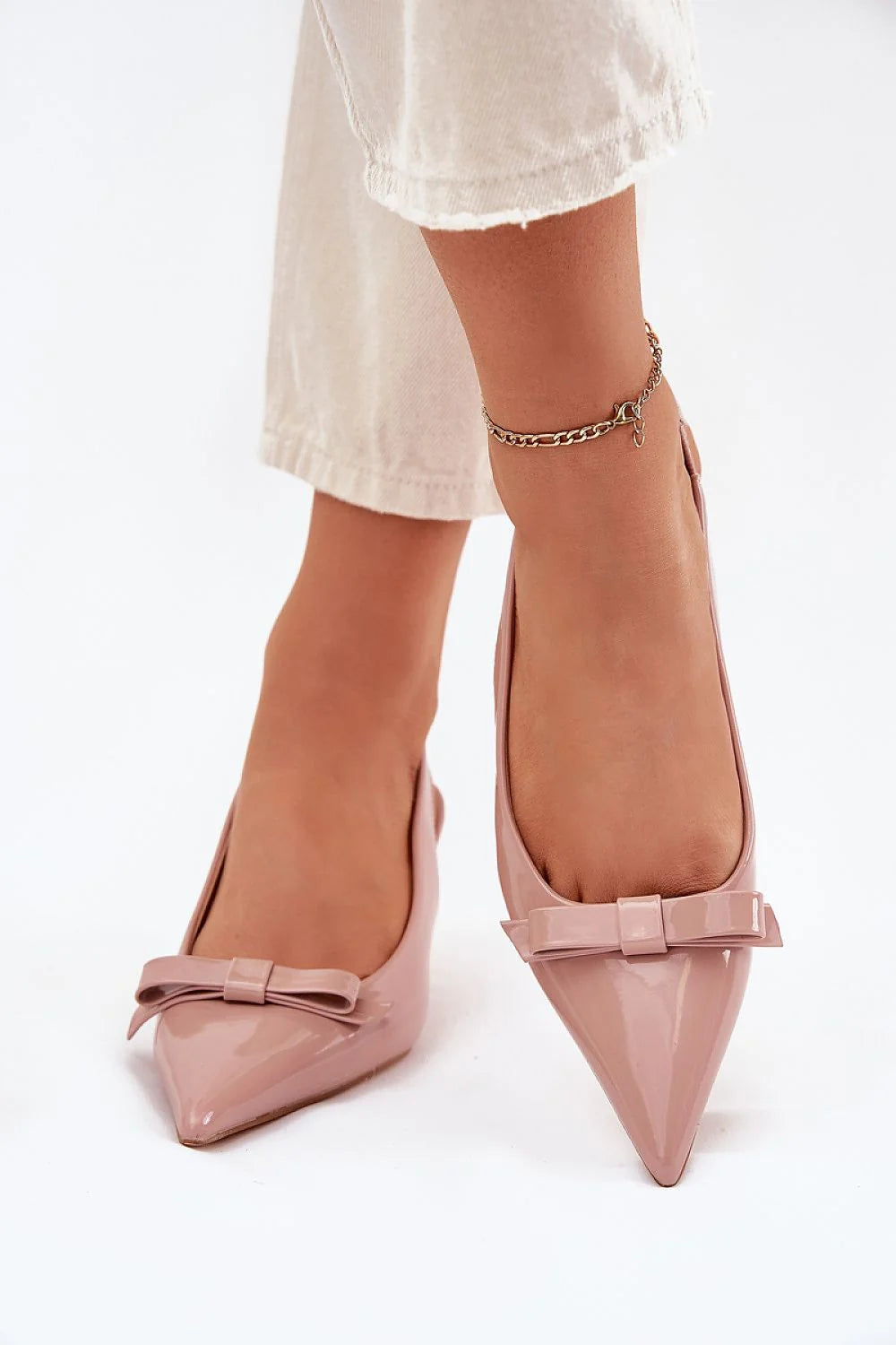 Sandales à talons slingback élégantes femmes design moderne talon bas bout pointu nœud délicat cuir artificiel nude rosé