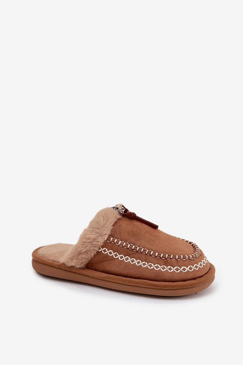 chaussons femme suédine écologique cognac mocassins mule intérieur doublure fourrure bordure beige semelle plate surpiqûres blanches nœud décoratif