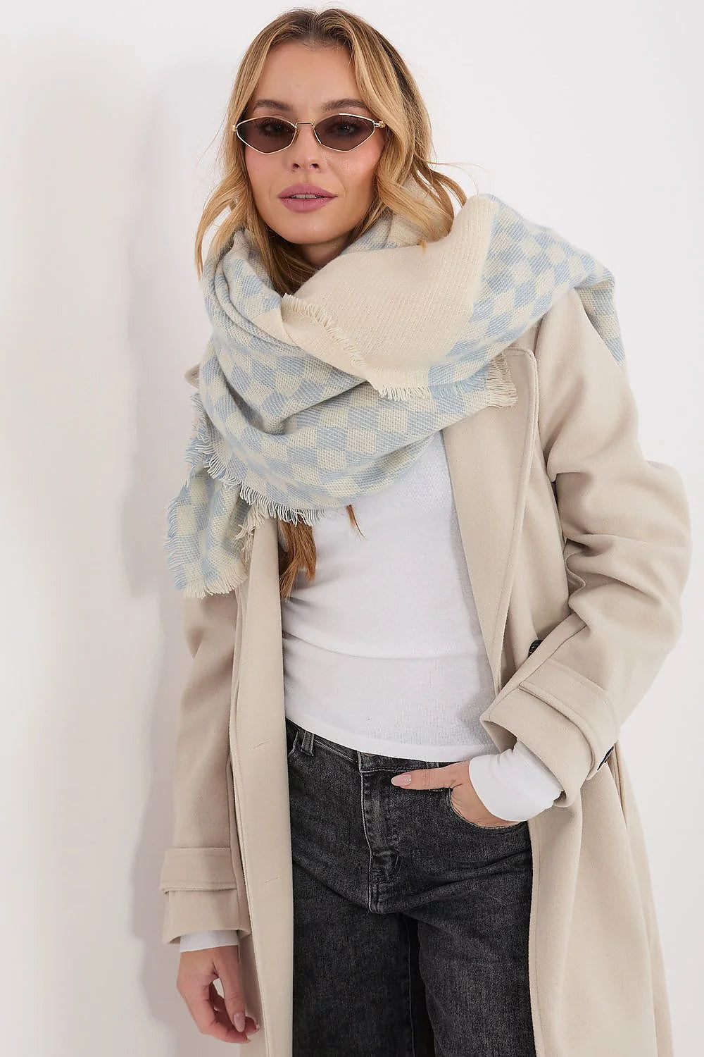 écharpe châle oversize grand carré 148x148cm viscose laine douce épaisse cocooning motif géométrique carreaux crème bleu ciel franges plaid chaud