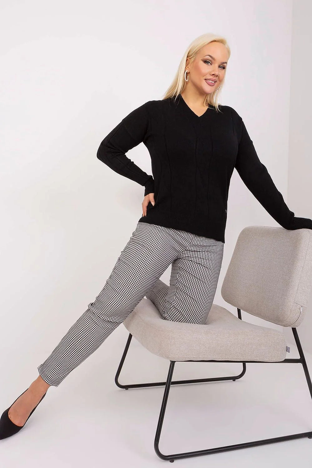 pull femme grande taille noir manches longues col V côtelé torsades bords côtes poignets ourlet coupe ajustée maille douce