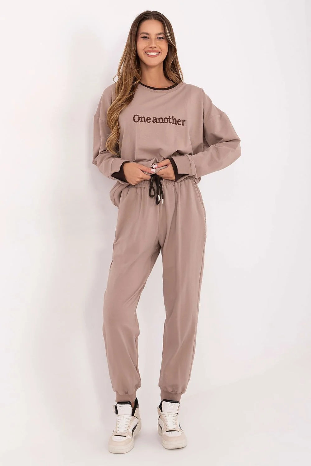 ensemble survêtement femme décontracté coton stretch doux confortable sweat manches longues col rond broderies logos pantalon taille haute