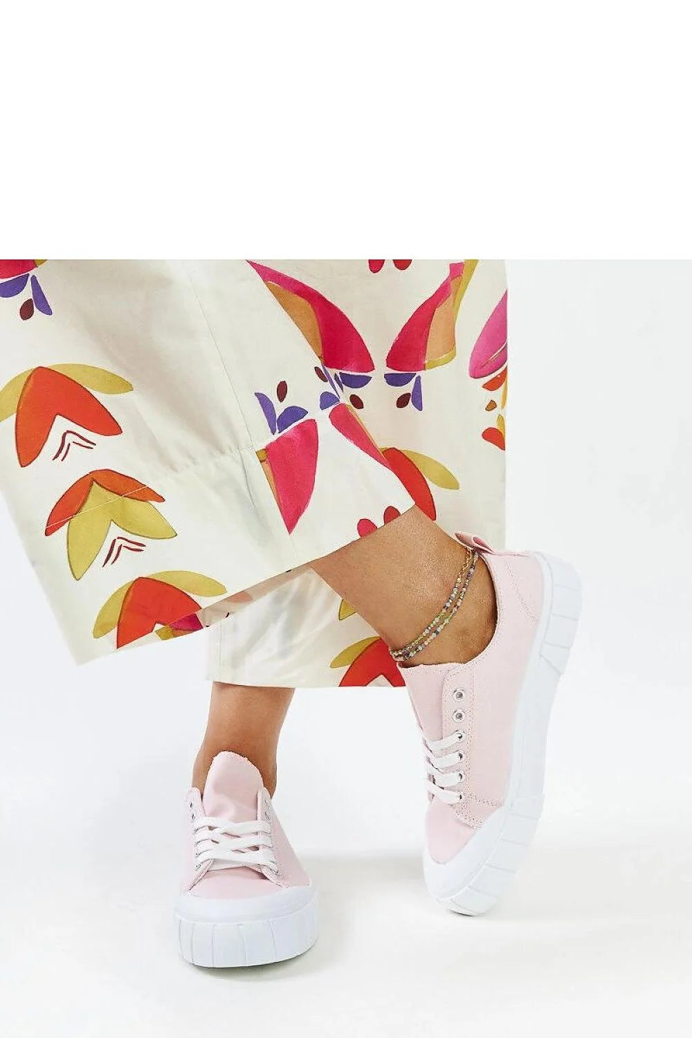 baskets femme rose pastel basse toile lacets blancs semelle caoutchouc blanche plateforme cannelée confortable respirante légère décontractée estivale polyvalente élégante