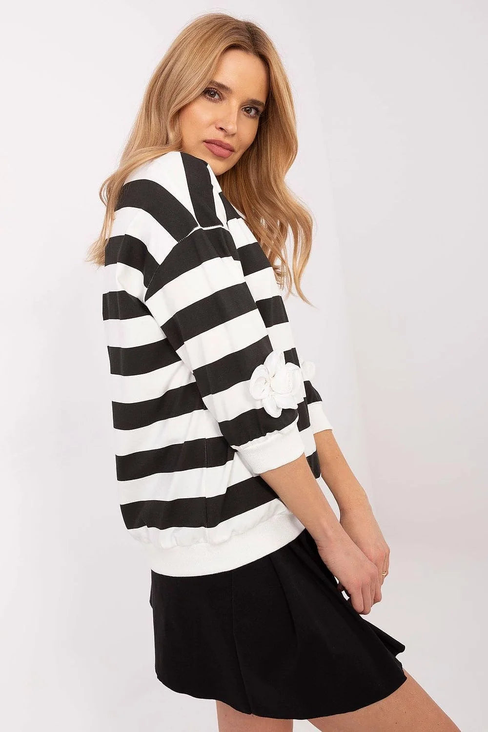 Haut à rayures et jupe plissée noire, look casual chic pour femme, coton élasthanne, manches 3/4, floral appliqué, taille ajustable, occasion quotidienne