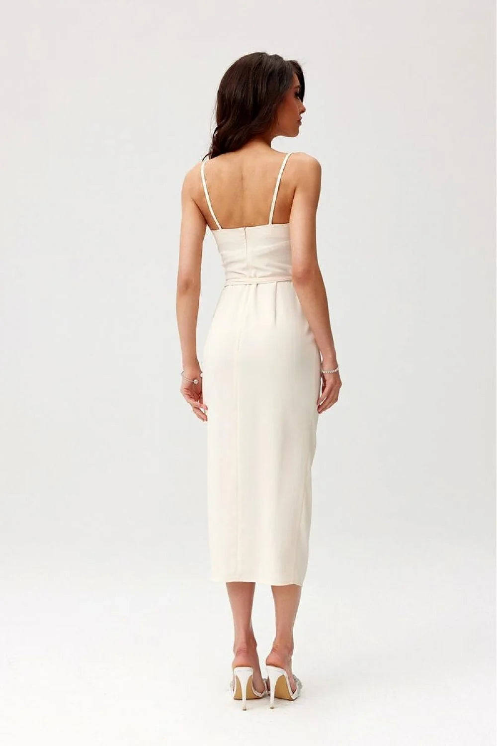 Robe de cocktail élégante crème ajustée encolure carrée bretelles fines fente sexy détails floraux femmes