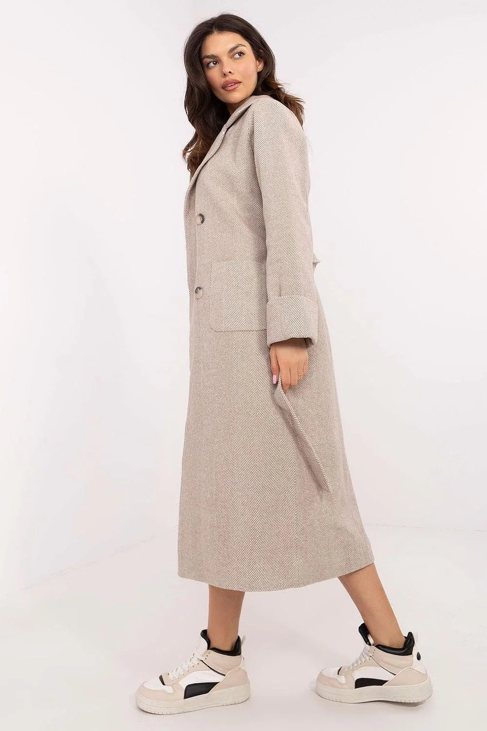 Manteau pour femme en laine et polyester, style classique moderne, longueur au-dessous du genou, col à revers cranté, fermeture à boutons dissimulés, couleur taupe, occasion versatile