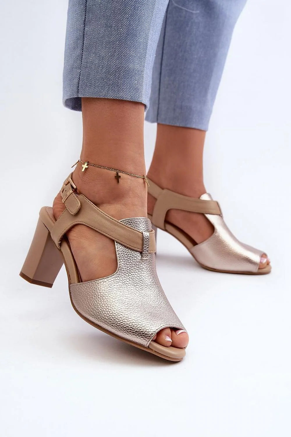 Sandales pour femme en cuir texturé rose doré, talon carré haut, bride ajustable, style élégant, occasions formelles, confortables