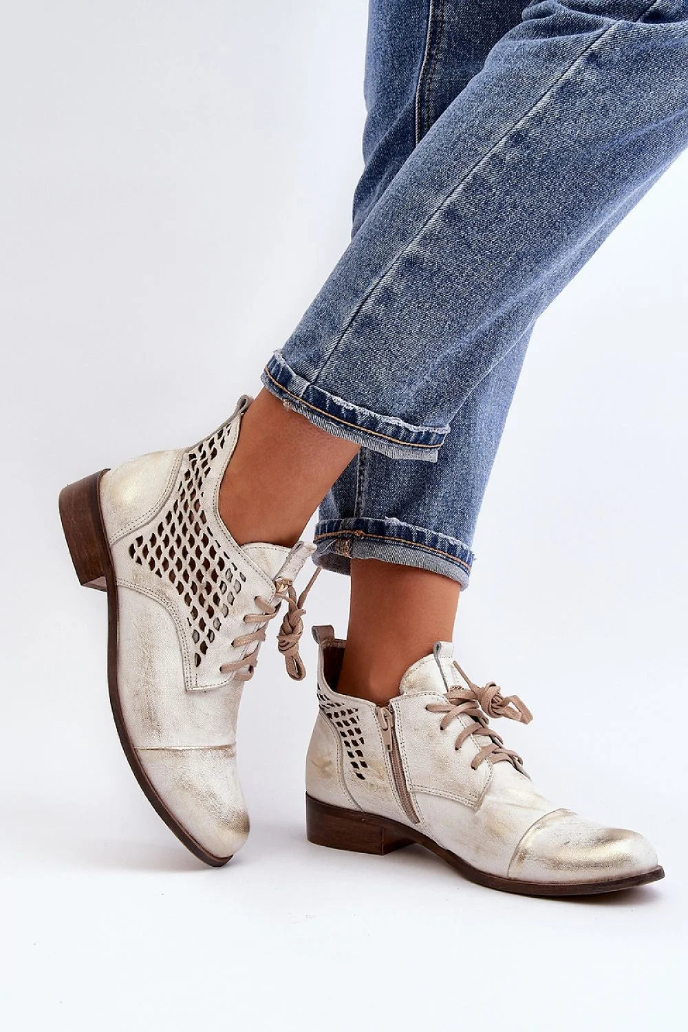 Bottes pour femmes modernes élégantes style hybride design ajouré cuir naturel talon plat lacets fermeture éclair