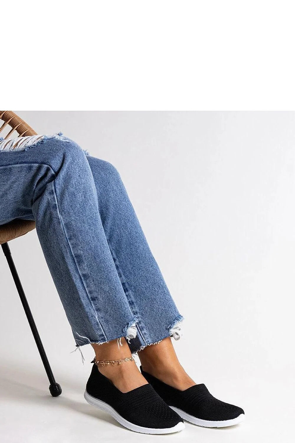 baskets décontractées femme slipon maille noire semelle blanche minimaliste moderne confortable respirante légère antidérapante flexible amorti coupe basse